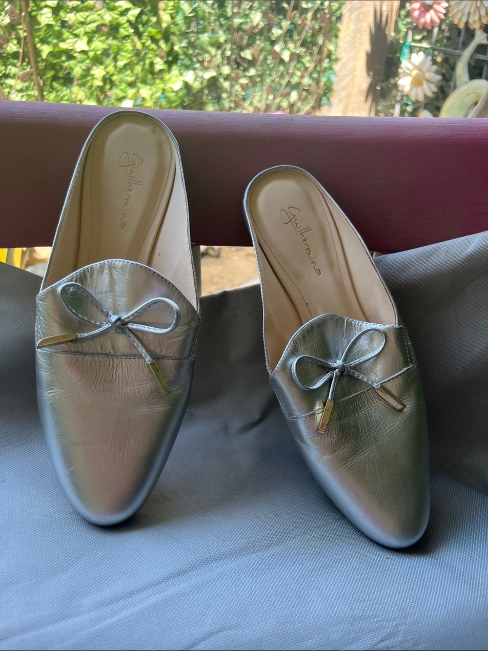 Womens Giuliana Silver Metallic Slip-On Loafers with Bow Accent mule
